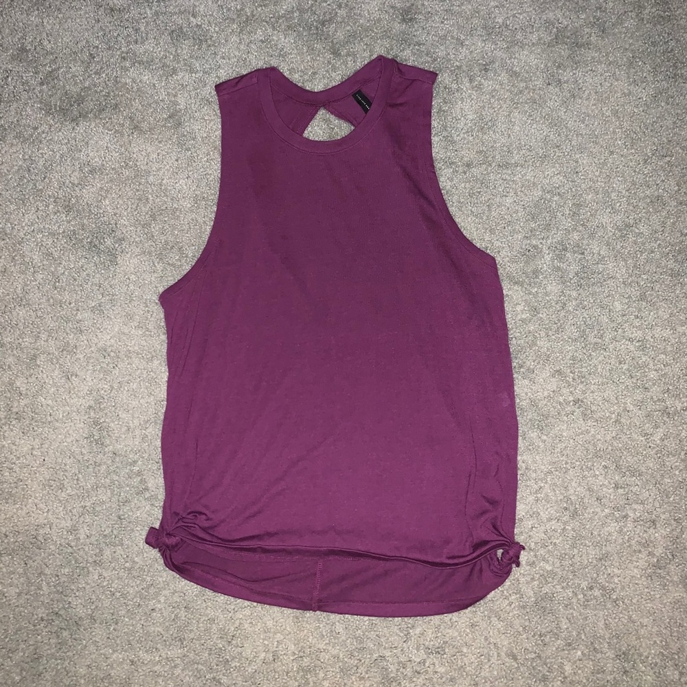 Twist back muscle tank